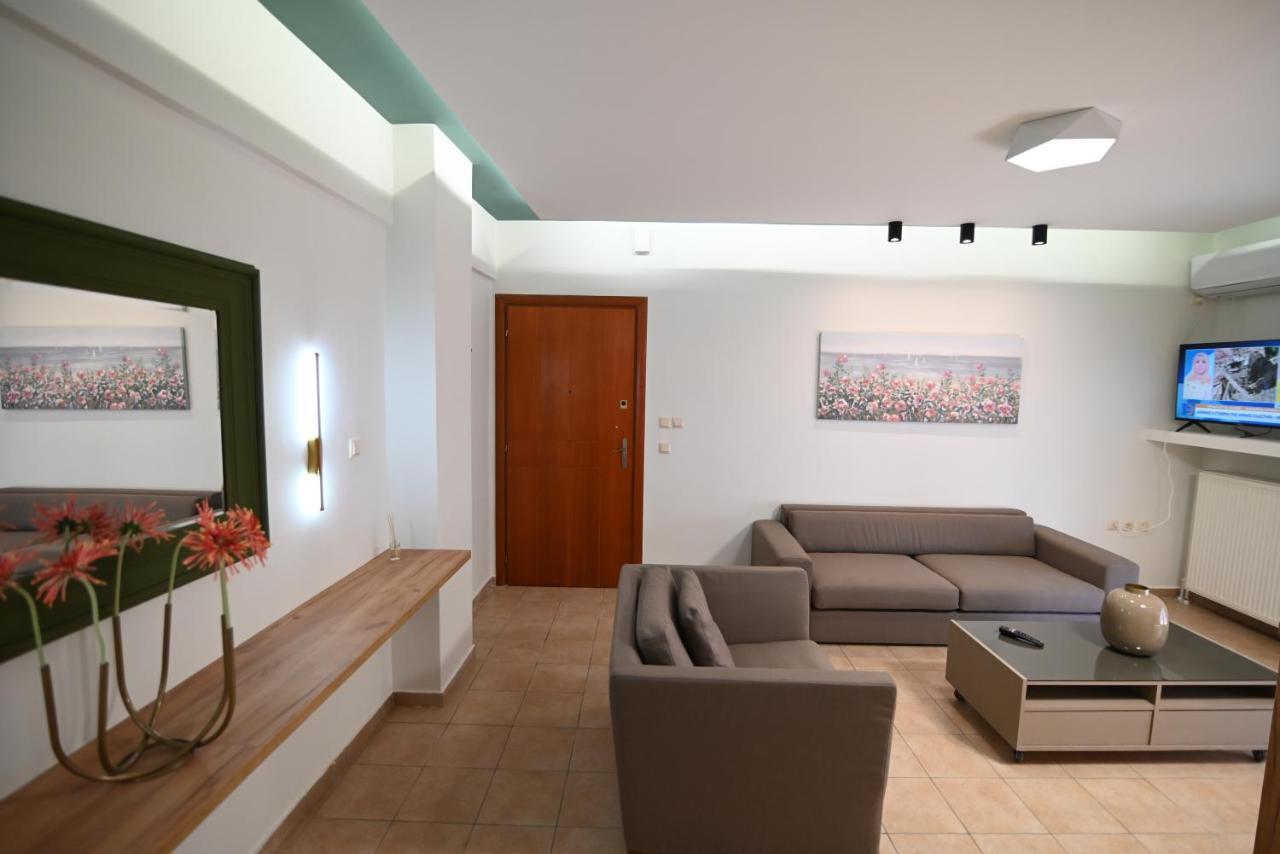 The Whole Packet A4 Center With Parking Apartment Larissa Exterior photo