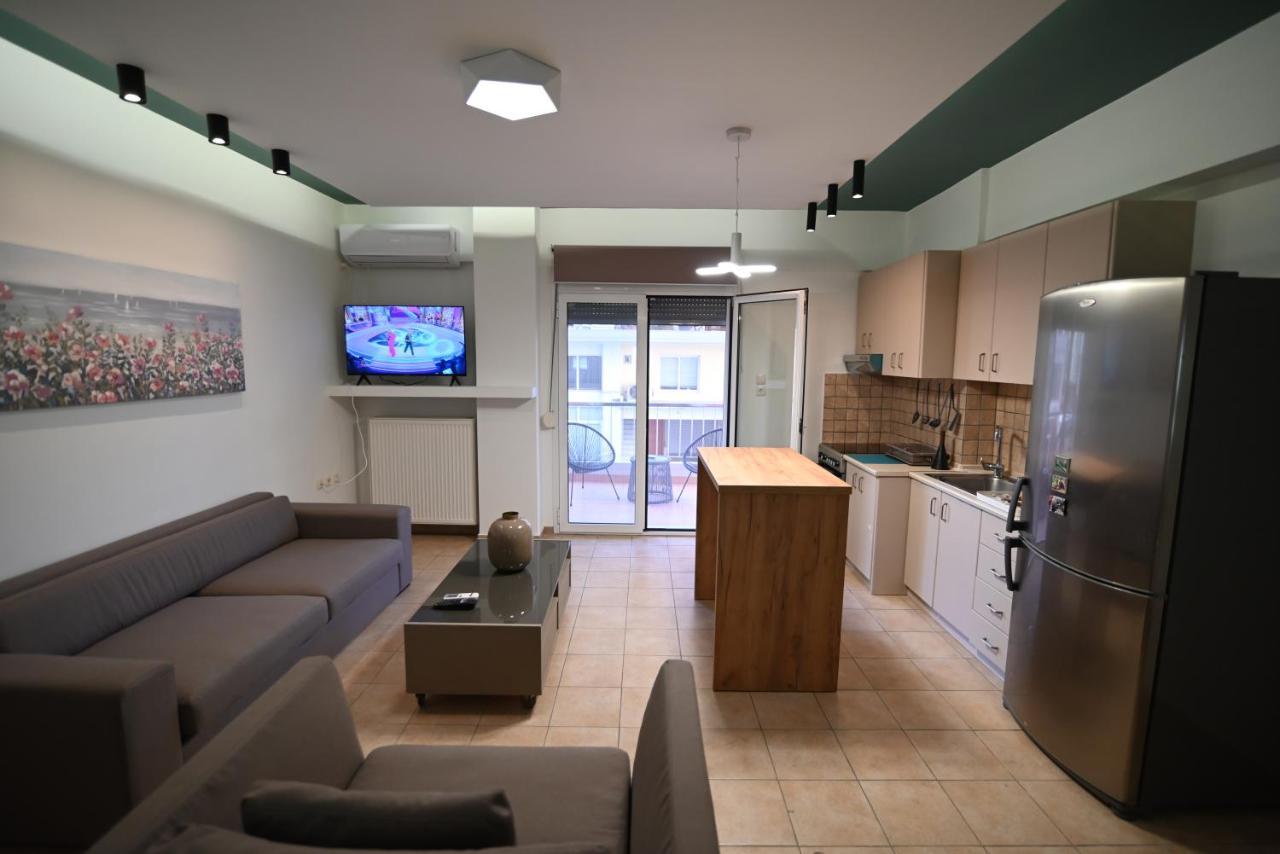 The Whole Packet A4 Center With Parking Apartment Larissa Exterior photo