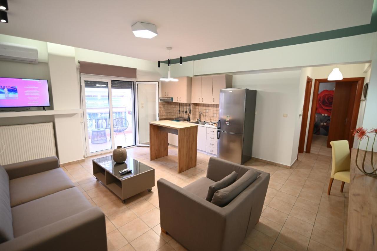The Whole Packet A4 Center With Parking Apartment Larissa Exterior photo