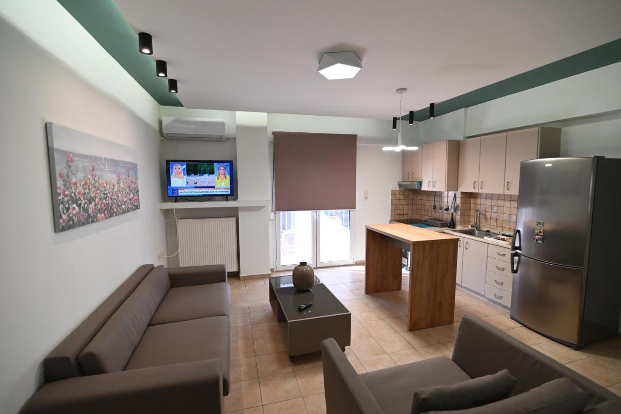 The Whole Packet A4 Center With Parking Apartment Larissa Exterior photo