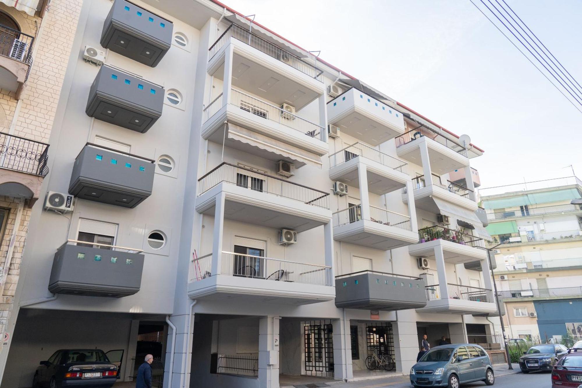 The Whole Packet A4 Center With Parking Apartment Larissa Exterior photo