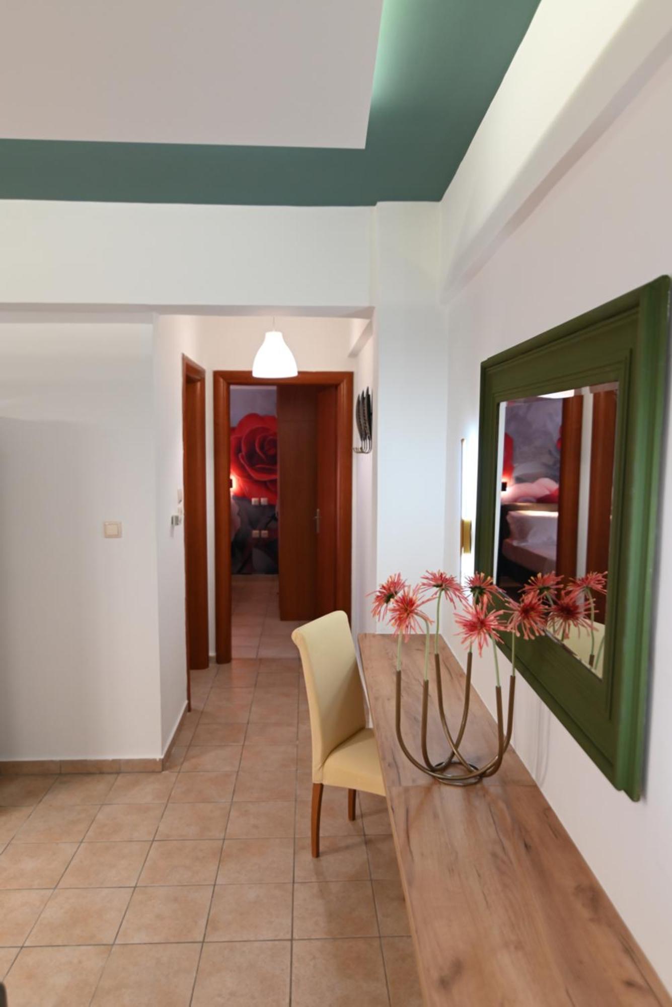 The Whole Packet A4 Center With Parking Apartment Larissa Exterior photo